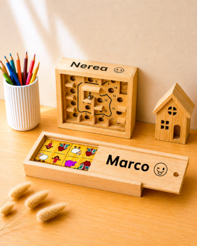 juegos populares de niños de madera con fondo neutro