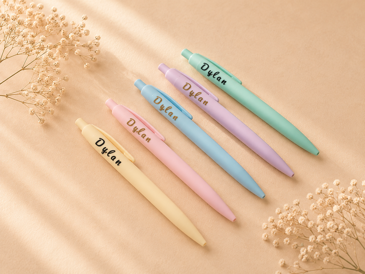 boligrafos en colores diferentes personalizados y con fondo neutro